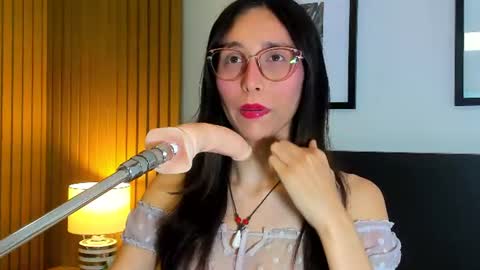Snapshot of doll_bella_ chatting on 5, 7, 2026 Bella online show from 5, 7, 2026