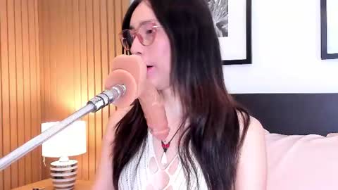 Snapshot of doll_bella_ chatting on 8, 7, 2026 Bella online show from 8, 7, 2026