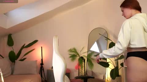 Your doll Lesli online show from 8, 2, 2026