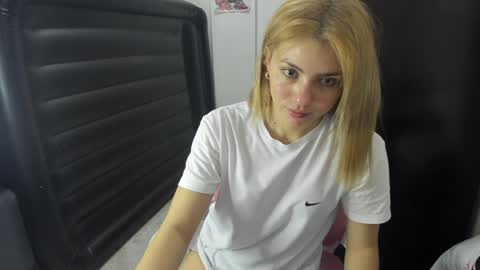 Snapshot of doll_oriana chatting on 26, 12, 2024 doll_oriana online show from 26, 12, 2024
