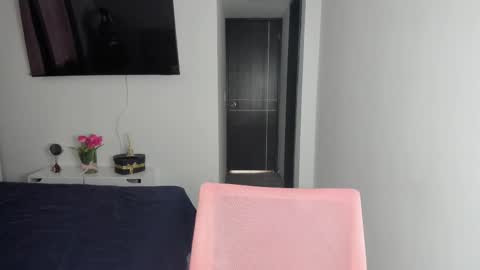 Snapshot of doll_oriana chatting on 4, 3, 2025 doll_oriana online show from 4, 3, 2025