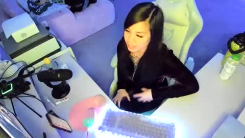 Snapshot of dolllface chatting on 7, 1, 2026 DOLLLFACE online show from 7, 1, 2026