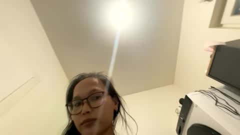 Snapshot of dolly2425 chatting on 29, 3, 2026 dolly2425 online show from 29, 3, 2026