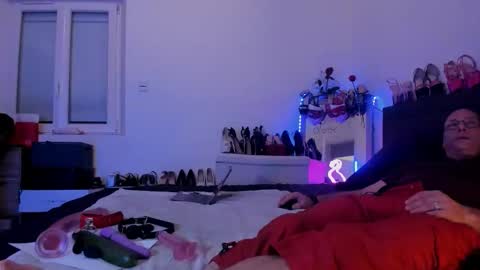 Snapshot of dolly2425 chatting on 4, 4, 2026 dolly2425 online show from 4, 4, 2026