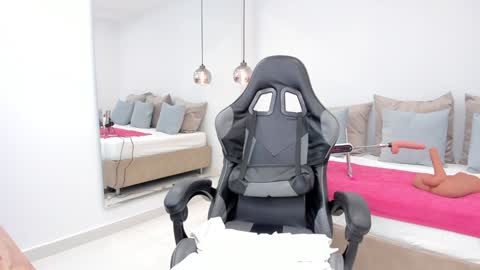 dolly walker online show from 2, 2, 2025