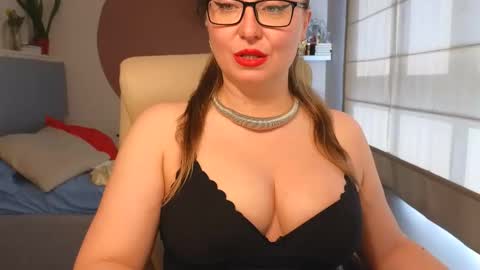 DOM MUMMY online show from 2, 6, 2026