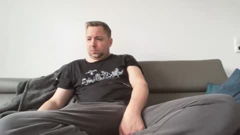 Snapshot of dombio_12 chatting on 12, 4, 2026 dombio_12 online show from 12, 4, 2026