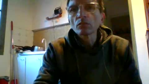 Snapshot of domi94300 chatting on 30, 11, 2025 domi94300 online show from 30, 11, 2025