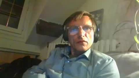Snapshot of domi94300 chatting on 19, 4, 2026 domi94300 online show from 19, 4, 2026