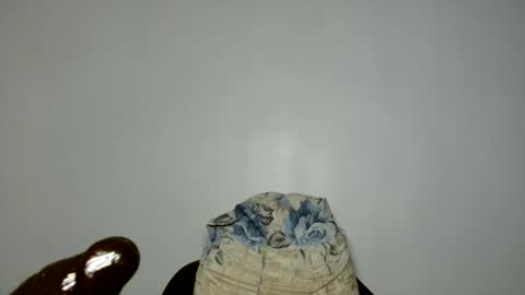 Snapshot of domina_veloura27 chatting on 7, 6, 2026 laura online show from 7, 6, 2026
