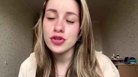 Snapshot of domingadandridge chatting on 2, 4, 2026 Mia online show from 2, 4, 2026