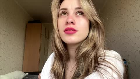 Snapshot of domingadandridge chatting on 4, 4, 2026 Mia online show from 4, 4, 2026