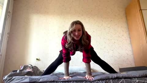 Snapshot of domingadandridge chatting on 6, 4, 2026 Mia online show from 6, 4, 2026