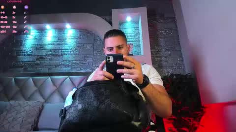 Snapshot of dominic_de_luca chatting on 8, 10, 2025 dominic de luca online show from 8, 10, 2025