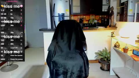 SANTI  independent model online show from 25, 9, 2025