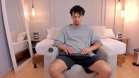 Dominick Star online show from 3, 11, 2025