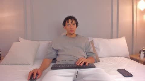 Dominick Star online show from 2, 12, 2025