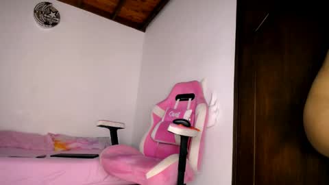 Snapshot of dominika_angel chatting on 4, 4, 2026 online show from 4, 4, 2026