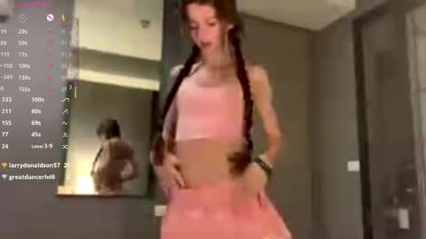 Snapshot of domitilabarrus chatting on 10, 4, 2026 Kira online show from 10, 4, 2026