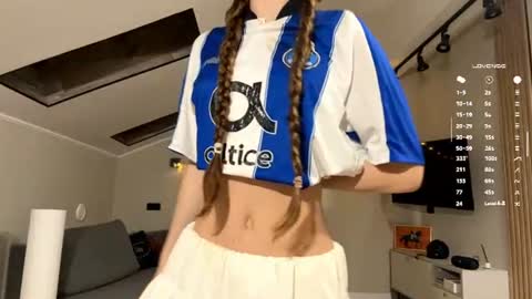 Snapshot of domitilabarrus chatting on 12, 6, 2026 Kira online show from 12, 6, 2026