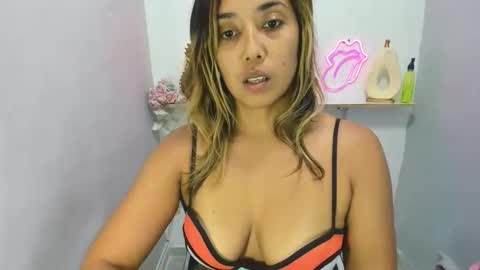 Snapshot of dona_tella chatting on 19, 4, 2026 dona_tella online show from 19, 4, 2026