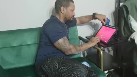 Snapshot of dong_masterson chatting on 15, 3, 2026 Gifted online show from 15, 3, 2026