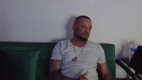 Snapshot of dong_masterson chatting on 25, 4, 2026 Gifted online show from 25, 4, 2026