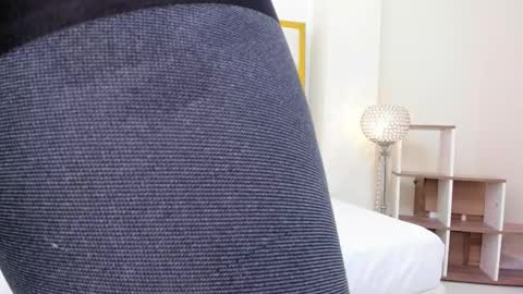 Paula DiazGMT-5 0730 - 1400 online show from 21, 11, 2025