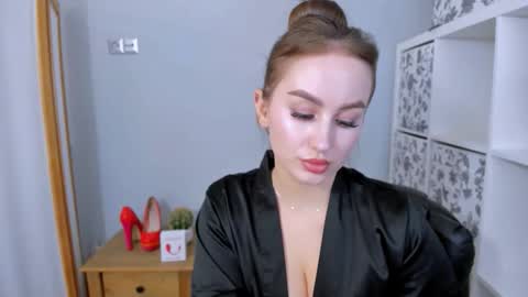 DonnaSensual online show from 19, 11, 2025