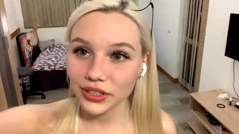 Snapshot of donnettakeblish chatting on 30, 10, 2025 Stella online show from 30, 10, 2025