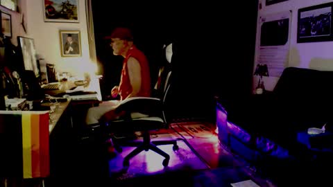 Snapshot of dopeleaf2 chatting on 10, 10, 2025 dopeleaf2 online show from 10, 10, 2025