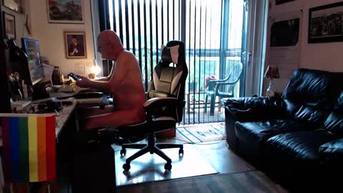 Snapshot of dopeleaf2 chatting on 15, 10, 2025 dopeleaf2 online show from 15, 10, 2025