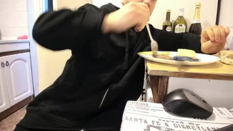 Snapshot of doriancretu95 chatting on 28, 3, 2026 menu below online show from 28, 3, 2026