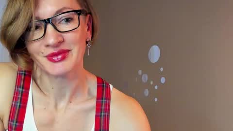 Snapshot of dorothy_meyer chatting on 10, 2, 2025 Dorothy Next stream on Monday at 3am-9am online show from 10, 2, 2025