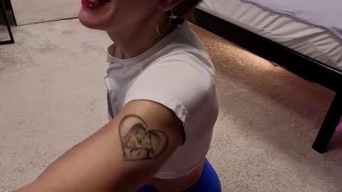 Snapshot of dorothy_meyer chatting on 19, 11, 2025 Dorothy Next stream on Monday at 3am-9am online show from 19, 11, 2025