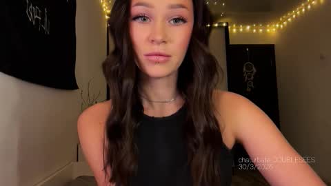 Snapshot of doublesees chatting on 30, 3, 2026 MOLLYYYY dont forget to give me a thumb up online show from 30, 3, 2026
