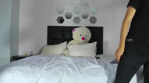 Drake and Zara online show from 6, 11, 2025