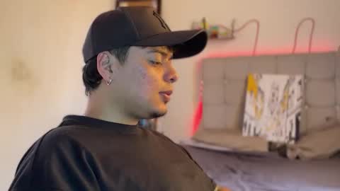 Snapshot of drakenn_ chatting on 11, 4, 2026 drakeeee online show from 11, 4, 2026