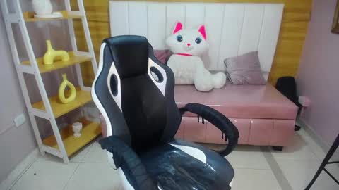 Snapshot of draviana_a chatting on 19, 10, 2025 Draviana online show from 19, 10, 2025