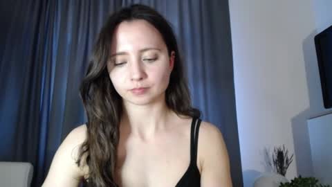 Nicole online show from 2, 4, 2026