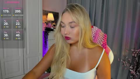 Snapshot of dreamaise chatting on 26, 9, 2025  Mary   pvt open    use pink and blue app lovense online show from 26, 9, 2025