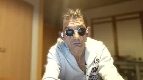 Snapshot of dreambob chatting on 13, 11, 2025 Dreambob online show from 13, 11, 2025