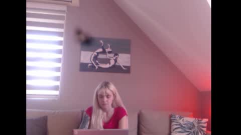 Snapshot of dreamcatcherfantasy chatting on 12, 9, 2025 A girl online show from 12, 9, 2025
