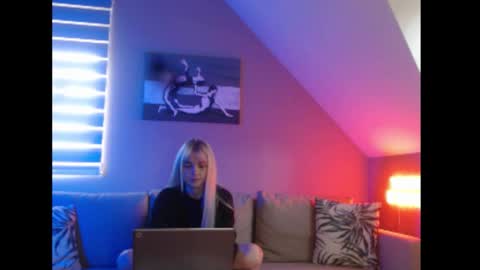 Snapshot of dreamcatcherfantasy chatting on 29, 9, 2025 A girl online show from 29, 9, 2025