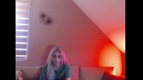 Snapshot of dreamcatcherfantasy chatting on 19, 12, 2025 A girl online show from 19, 12, 2025