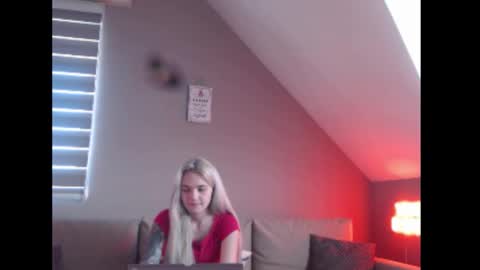 Snapshot of dreamcatcherfantasy chatting on 12, 1, 2026 A girl online show from 12, 1, 2026