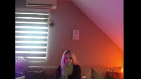 Snapshot of dreamcatcherfantasy chatting on 13, 1, 2026 A girl online show from 13, 1, 2026