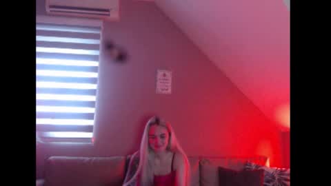 Snapshot of dreamcatcherfantasy chatting on 19, 1, 2026 A girl online show from 19, 1, 2026