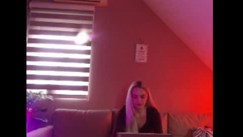 Snapshot of dreamcatcherfantasy chatting on 5, 2, 2026 A girl online show from 5, 2, 2026