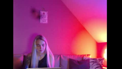 Snapshot of dreamcatcherfantasy chatting on 11, 2, 2026 A girl online show from 11, 2, 2026